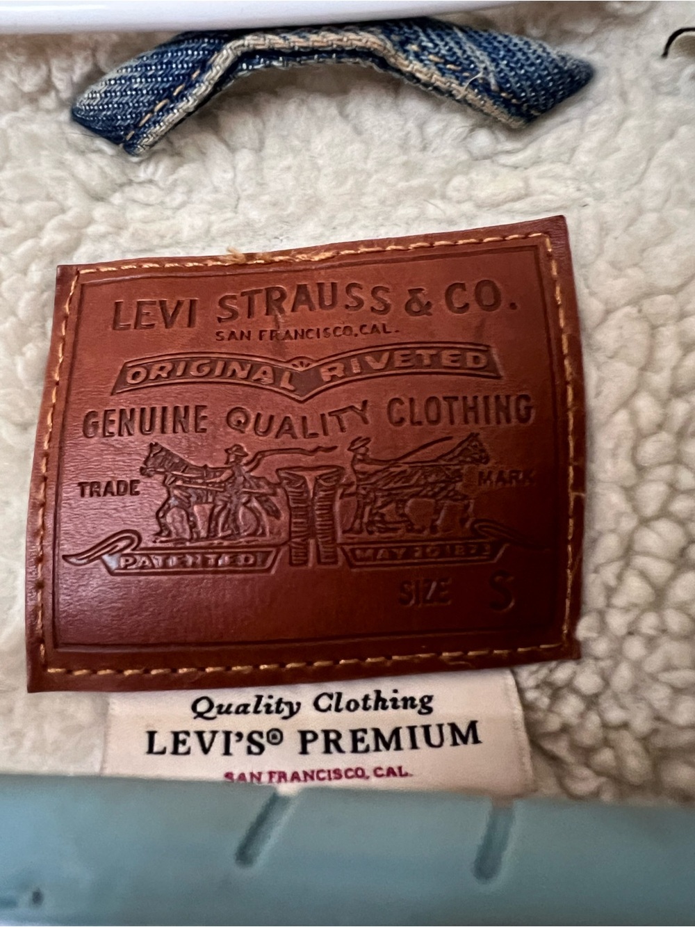 Levi's Blue Denim Jacket with Cream Sherpa - Picture 3 of 3